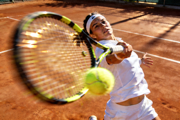 网球大满贯比赛 - 运动员发球瞬间